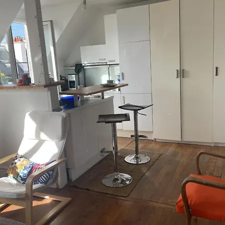 9th Two-bedroom With Balcony * Paris